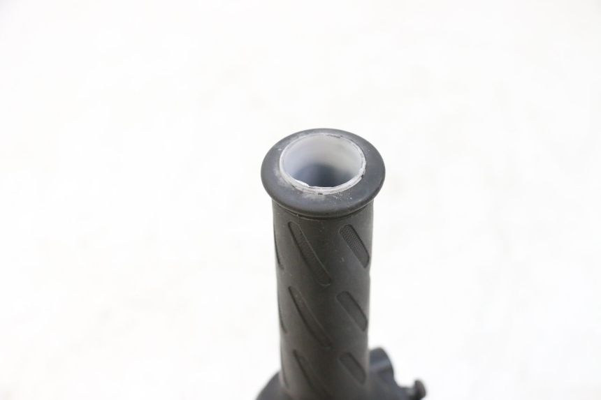 photo de COMMUTATORE DESTRO SUZUKI GSXR GSX-R 1000 (2003 - 2004) - Dettaglio del componente