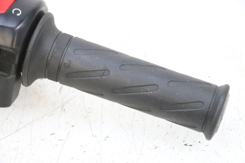 photo de COMMUTATORE DESTRO SUZUKI GSXR GSX-R 1000 (2003 - 2004) - Caratteristiche distintive