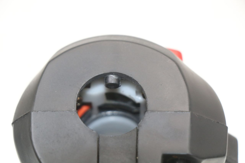 photo de MANUBRIO DESTRO HYOSUNG GTR 125 (2006 - 2008) - Dettagli dei punti di fissaggio