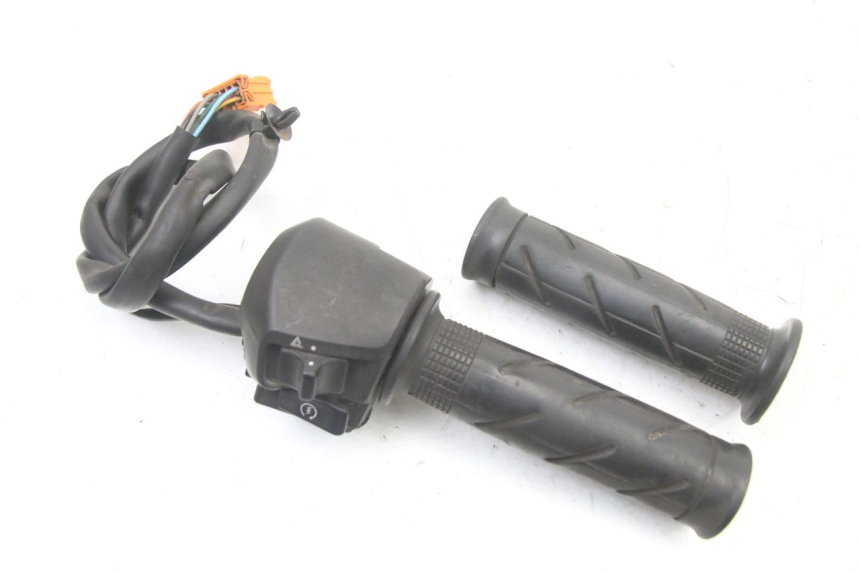 photo de MANUBRIO DESTRO HONDA FES S-WING SWING ABS 125 (2007 - 2015)