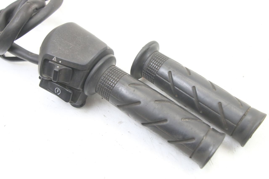 photo de MANUBRIO DESTRO HONDA FES S-WING SWING ABS 125 (2007 - 2015)
