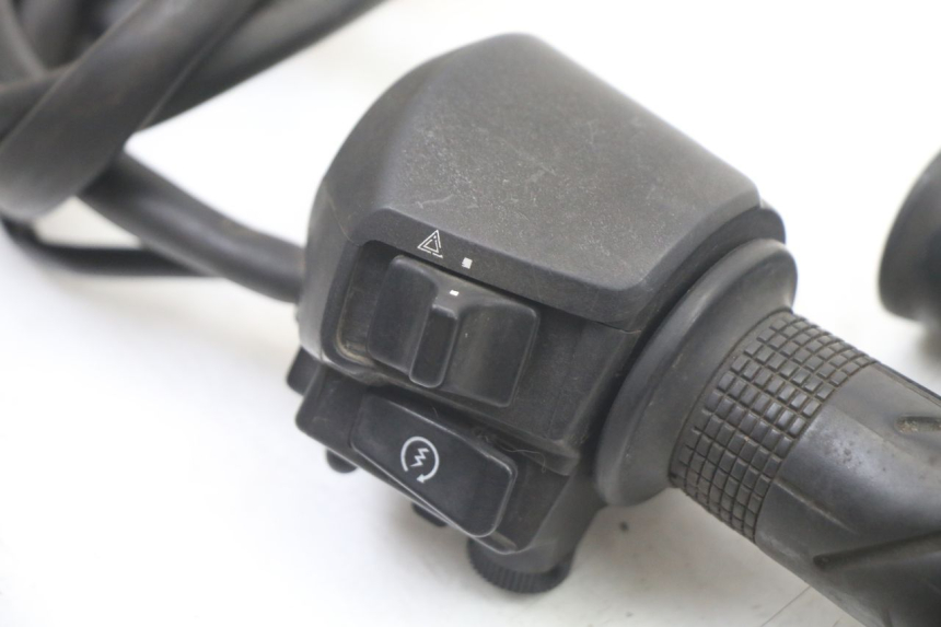 photo de MANUBRIO DESTRO HONDA FES S-WING SWING ABS 125 (2007 - 2015)