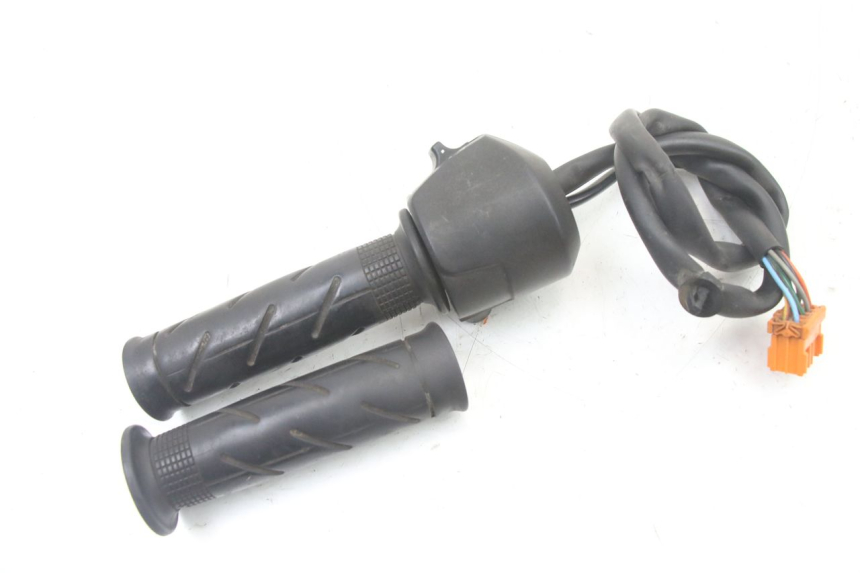 photo de MANUBRIO DESTRO HONDA FES S-WING SWING ABS 125 (2007 - 2015)