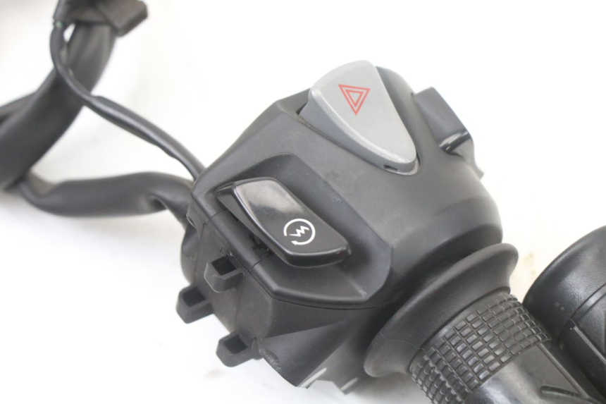 photo de COMMUTATORE DESTRO HONDA FORZA 125 (2021 - 2025)