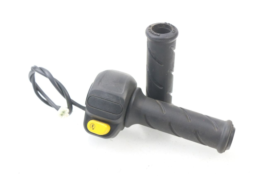 photo de COMMUTATORE DESTRO PEUGEOT JET FORCE CARBU 50 (2003 - 2016)