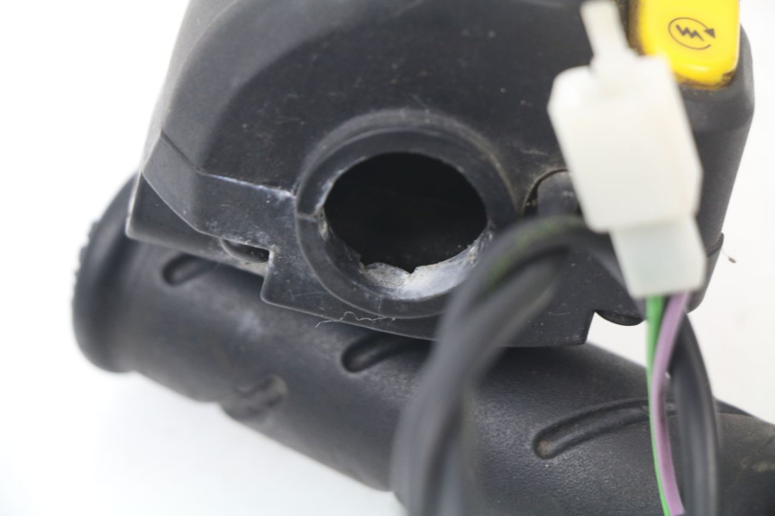 photo de COMMUTATORE DESTRO PEUGEOT JET FORCE CARBU 50 (2003 - 2016)