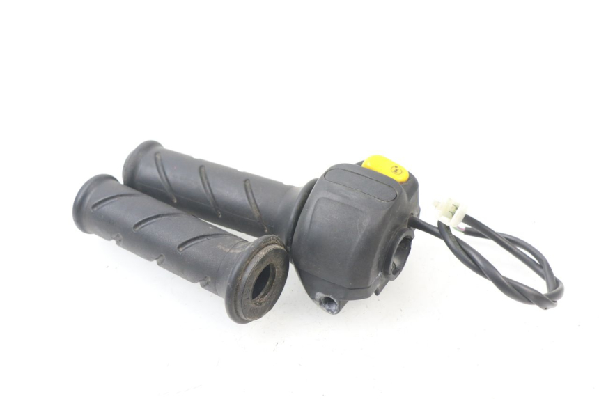 photo de COMMUTATORE DESTRO PEUGEOT JET FORCE CARBU 50 (2003 - 2016)