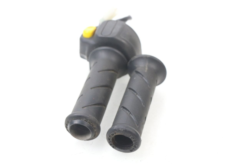 photo de COMMUTATORE DESTRO PEUGEOT JET FORCE CARBU 50 (2003 - 2016)