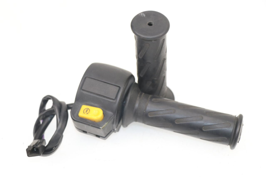 photo de MANUBRIO DESTRO PEUGEOT KISBEE 2T 50 (2010 - 2017)