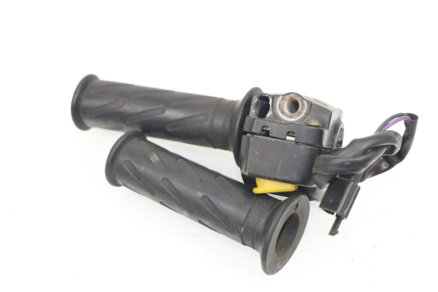 photo de MANUBRIO DESTRO PEUGEOT KISBEE 2T 50 (2010 - 2017)