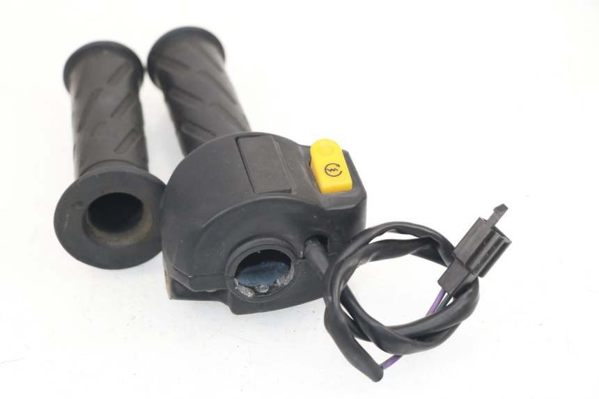 photo de MANUBRIO DESTRO PEUGEOT KISBEE 2T 50 (2010 - 2017)