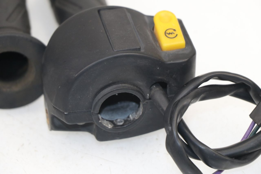 photo de MANUBRIO DESTRO PEUGEOT KISBEE 2T 50 (2010 - 2017)