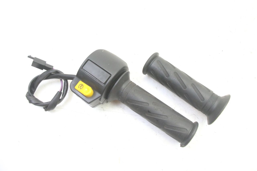 photo de MANUBRIO DESTRO PEUGEOT KISBEE 2T 50 (2010 - 2017)