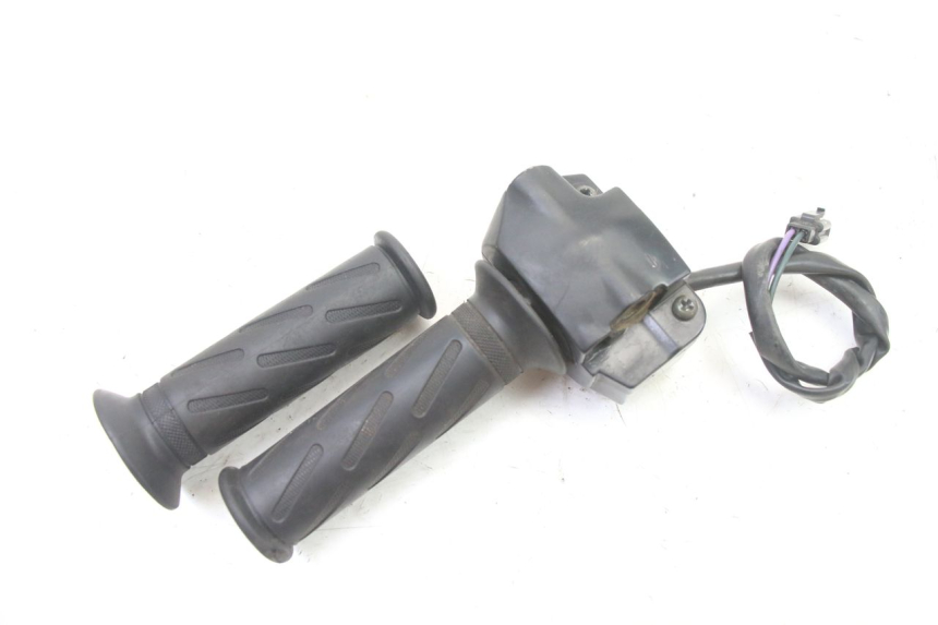 photo de MANUBRIO DESTRO PEUGEOT KISBEE 2T 50 (2010 - 2017)