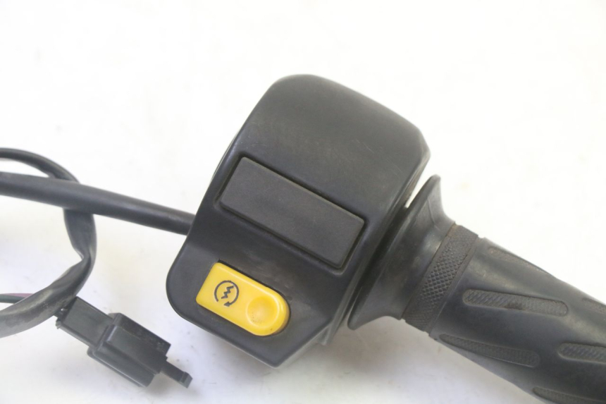 photo de MANUBRIO DESTRO PEUGEOT KISBEE 2T 50 (2010 - 2017)