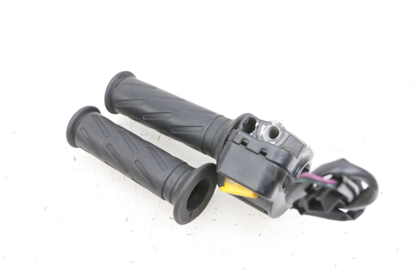 photo de MANUBRIO DESTRO PEUGEOT KISBEE 4T 50 (2010 - 2017)