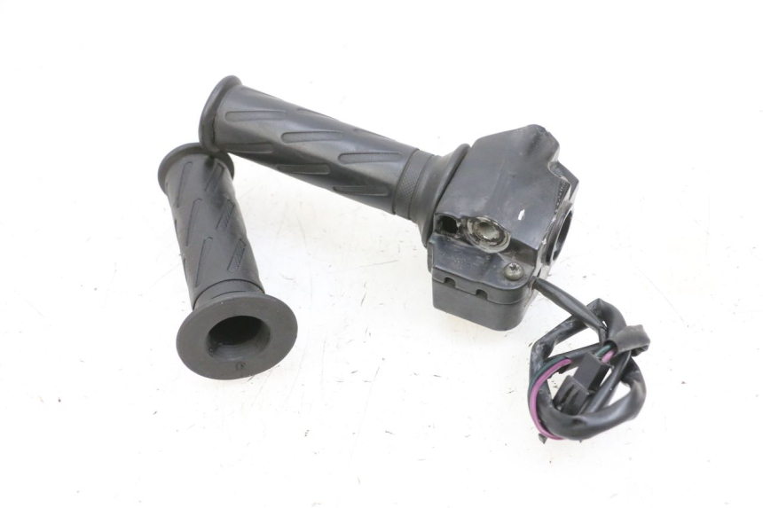 photo de MANUBRIO DESTRO PEUGEOT KISBEE 4T 50 (2010 - 2017)