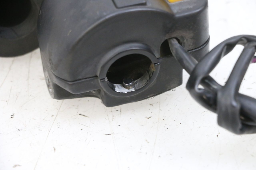 photo de MANUBRIO DESTRO PEUGEOT KISBEE 4T 50 (2010 - 2017)