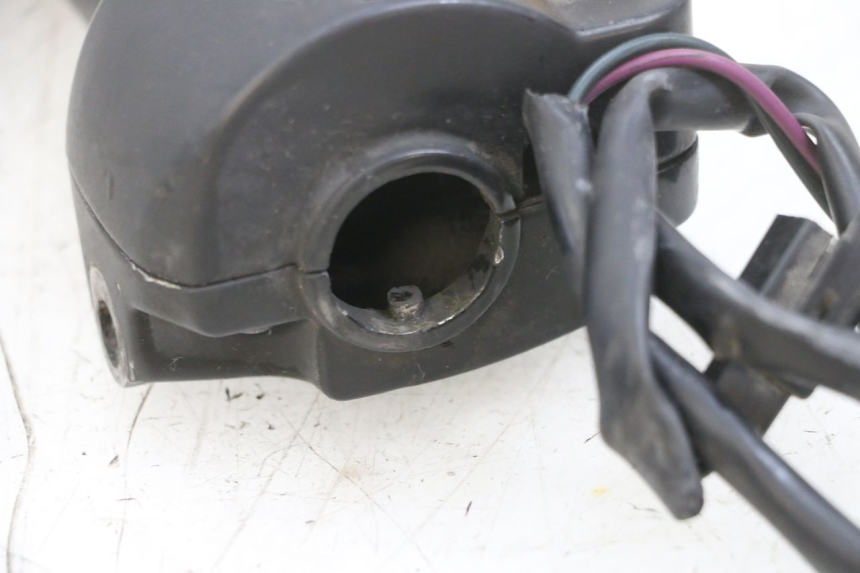 photo de MANUBRIO DESTRO PEUGEOT KISBEE 4T 50 (2010 - 2017) - Altra angolazione