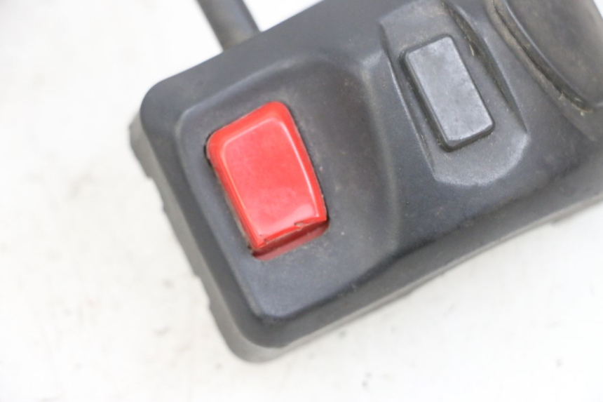 photo de MANUBRIO DESTRO PEUGEOT KISBEE 4T 50 (2018 - 2022) - Primo piano tecnico