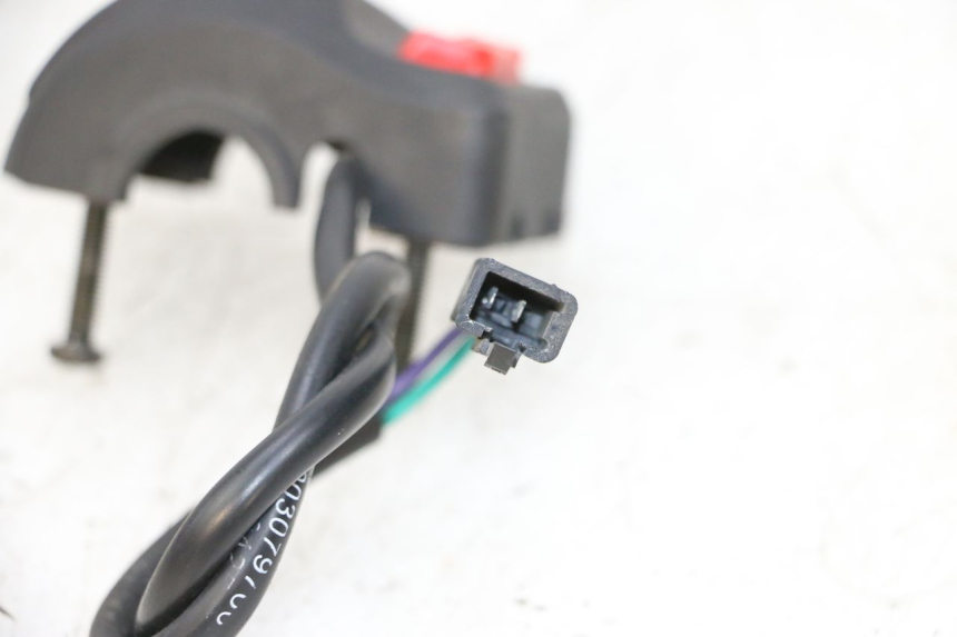 photo de MANUBRIO DESTRO PEUGEOT KISBEE 4T 50 (2010 - 2017) - Primo piano tecnico