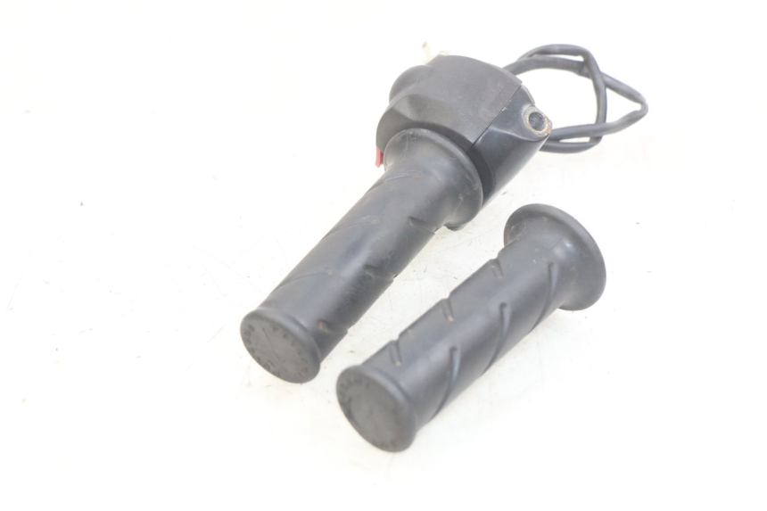 photo de MANUBRIO DESTRO PEUGEOT LUDIX 50 (2005 - 2007)