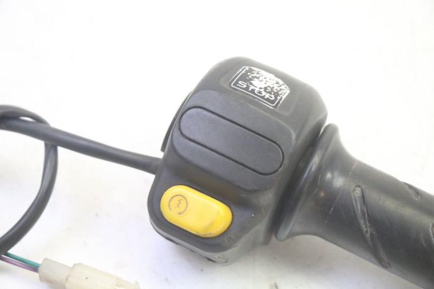 photo de MANUBRIO DESTRO PEUGEOT LUDIX 50 (2008 - 2017) - Dettaglio del componente