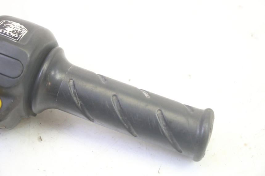 photo de MANUBRIO DESTRO PEUGEOT LUDIX 50 (2008 - 2017) - Zoom sullo stato d'uso