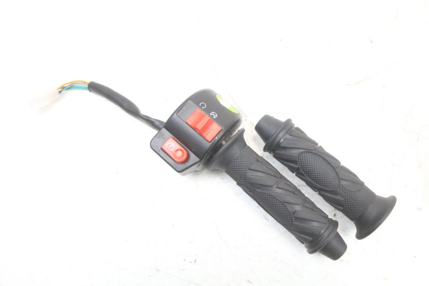 photo de COMMUTATORE DESTRO MASH LEGEND'R 4T 50 (2021 - 2025)
