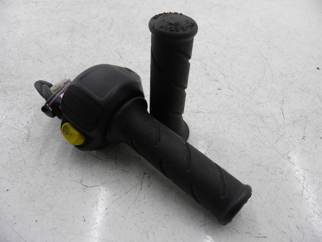 photo de MANUBRIO DESTRO PEUGEOT LUDIX 50 (2008 - 2017)