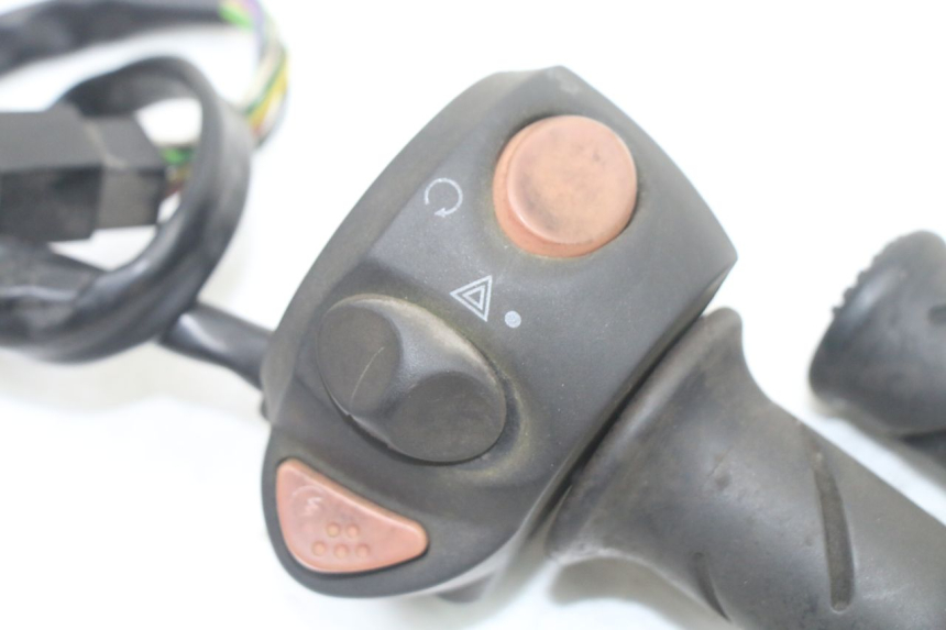 photo de COMMUTATORE DESTRO PEUGEOT SATELIS 125 (2013 - 2018)