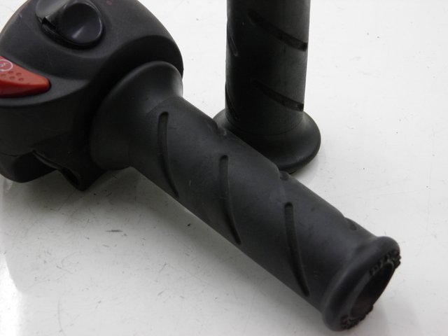 photo de COMMODO DESTRO PEUGEOT SATELIS 125 (2006 - 2009)