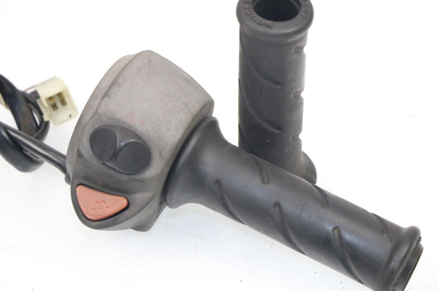 photo de MANUBRIO DESTRO PEUGEOT SATELIS COMPRESSOR K15 125 (2006 - 2009)