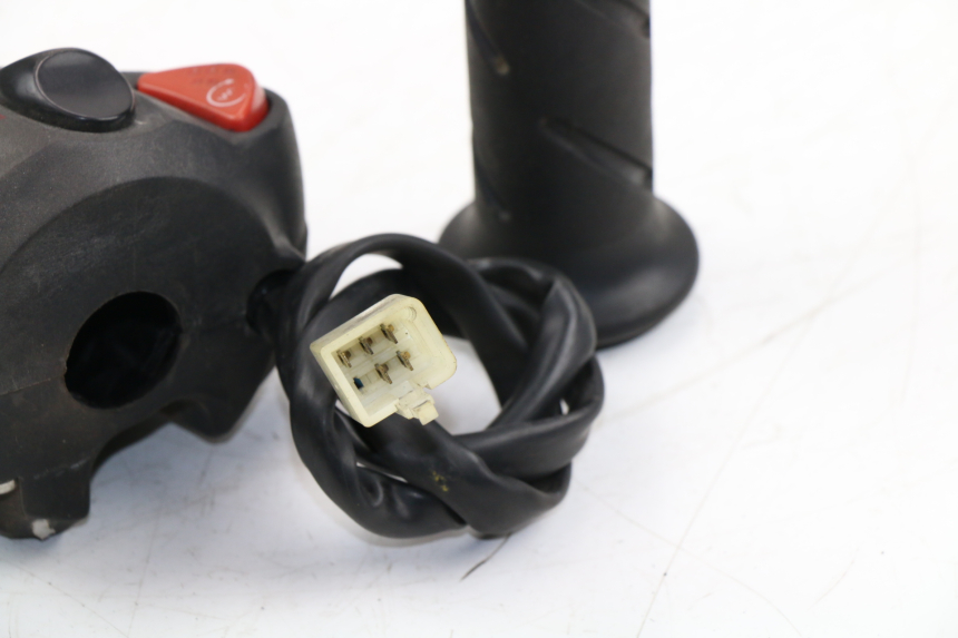 photo de MANUBRIO DESTRO PEUGEOT SATELIS COMPRESSOR K15 125 (2006 - 2009)