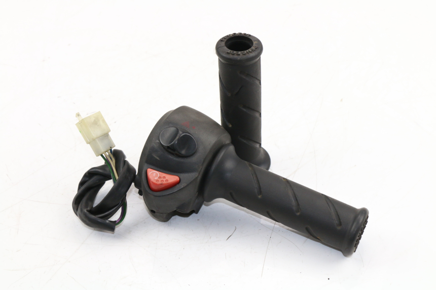 photo de MANUBRIO DESTRO PEUGEOT SATELIS COMPRESSOR K15 125 (2006 - 2009)