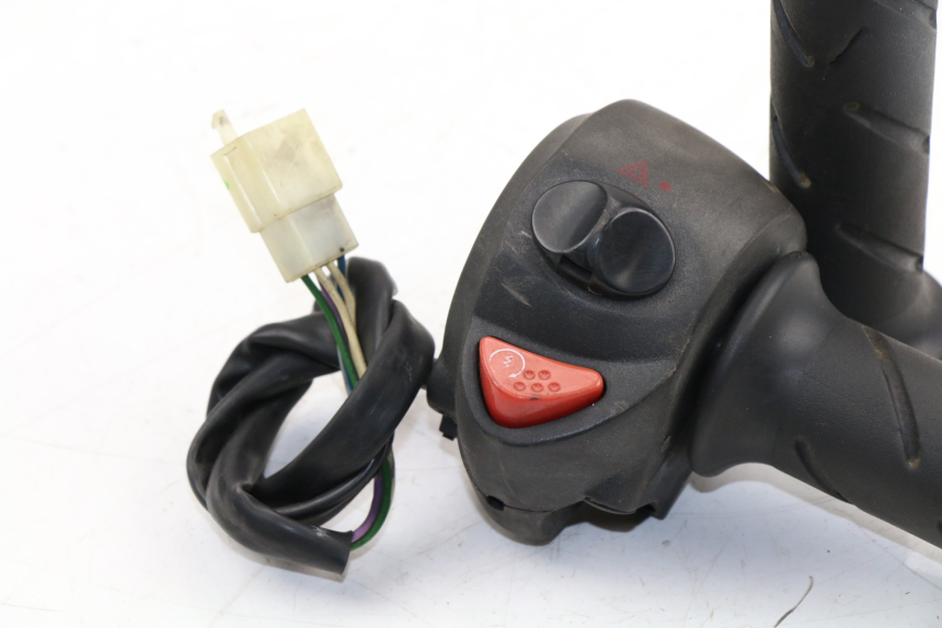 photo de MANUBRIO DESTRO PEUGEOT SATELIS COMPRESSOR K15 125 (2006 - 2009)