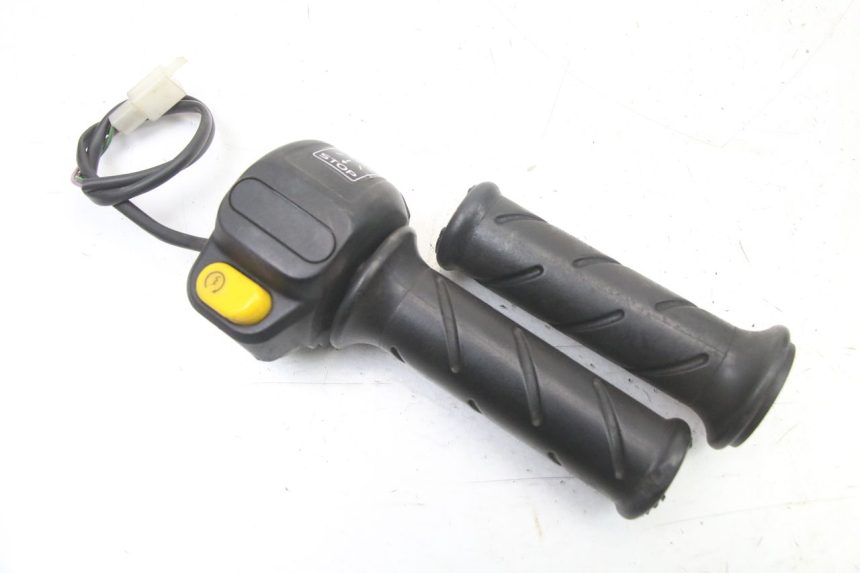 photo de MANUBRIO DESTRO PEUGEOT TKR TREKKER FURIOUS 50 (2005 - 2014)