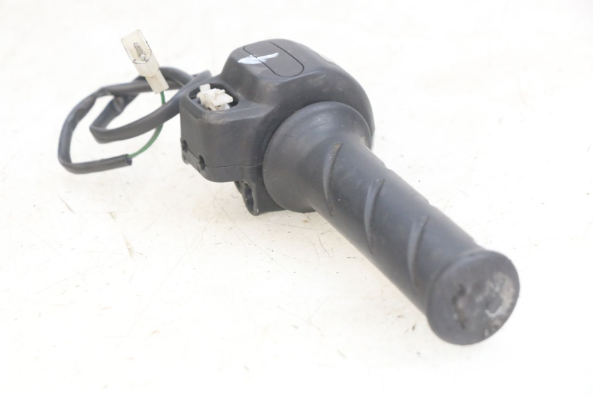 photo de MANUBRIO DESTRO PEUGEOT VIVACITY 50 (2004 - 2009)