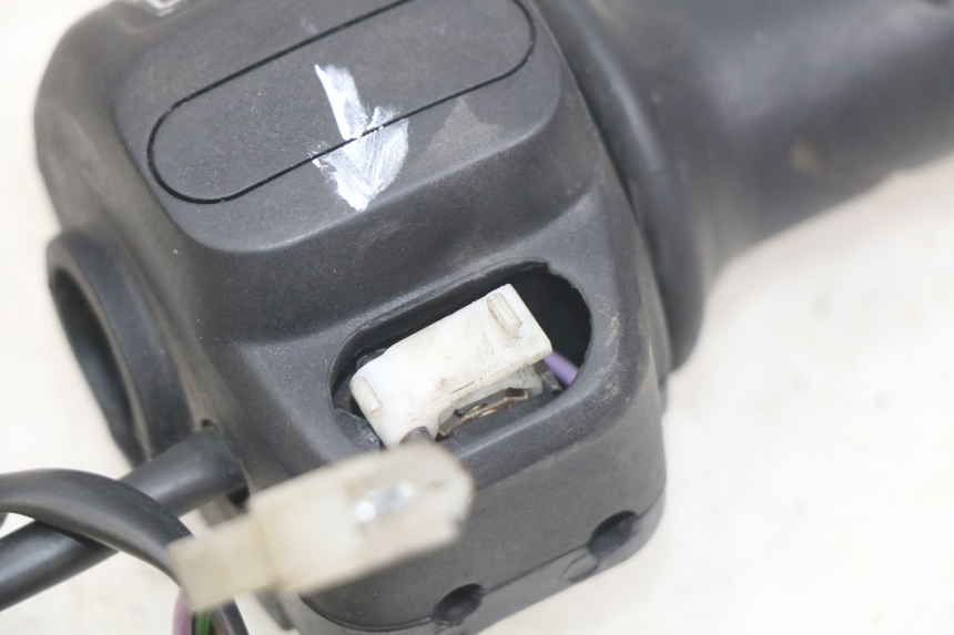 photo de MANUBRIO DESTRO PEUGEOT VIVACITY 50 (2004 - 2009)