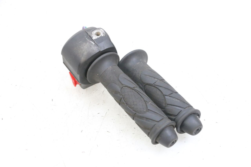 photo de MANUBRIO DESTRO TNT MOTOR ROMA 10' 4T 50 (2019 - 2022) - Dettagli dei punti di fissaggio