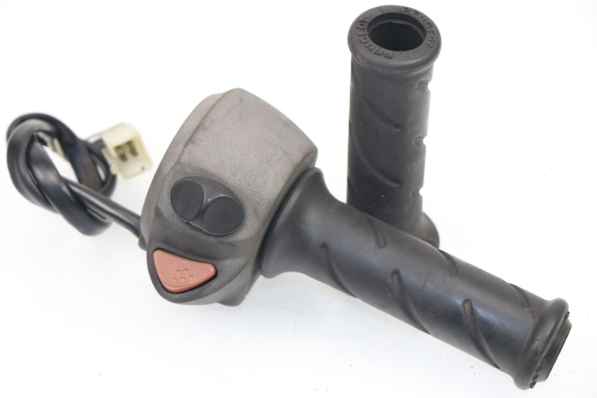 photo de MANUBRIO DESTRO PEUGEOT SATELIS COMPRESSOR K15 125 (2006 - 2009)