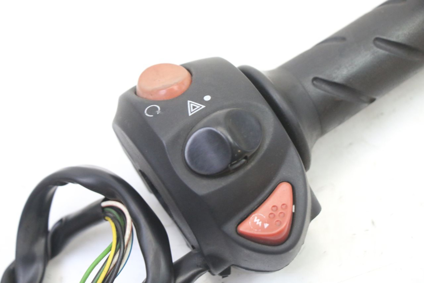 photo de COMMUTATORE DESTRO PEUGEOT SATELIS 125 (2013 - 2018)