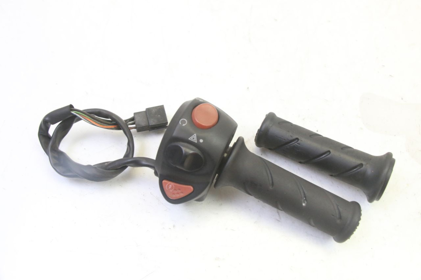 photo de COMMUTATORE DESTRO PEUGEOT SATELIS 125 (2013 - 2018)