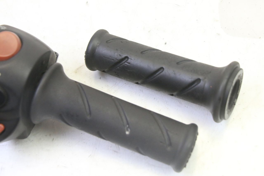 photo de COMMUTATORE DESTRO PEUGEOT SATELIS 125 (2013 - 2018)