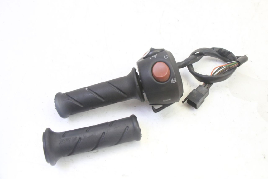 photo de COMMUTATORE DESTRO PEUGEOT SATELIS 125 (2013 - 2018)