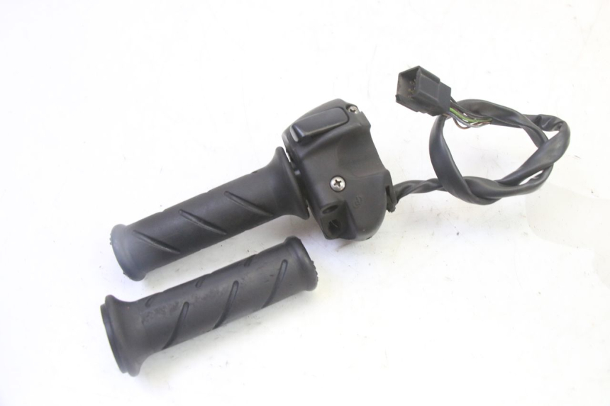 photo de COMMUTATORE DESTRO PEUGEOT SATELIS 125 (2013 - 2018)