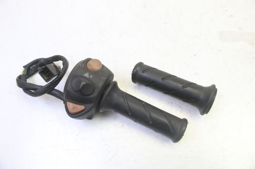 photo de COMMUTATORE DESTRO PEUGEOT SATELIS 125 (2013 - 2018)