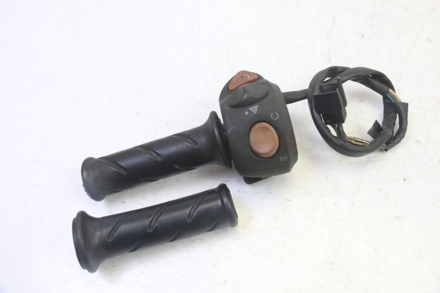 photo de COMMUTATORE DESTRO PEUGEOT SATELIS 125 (2013 - 2018)