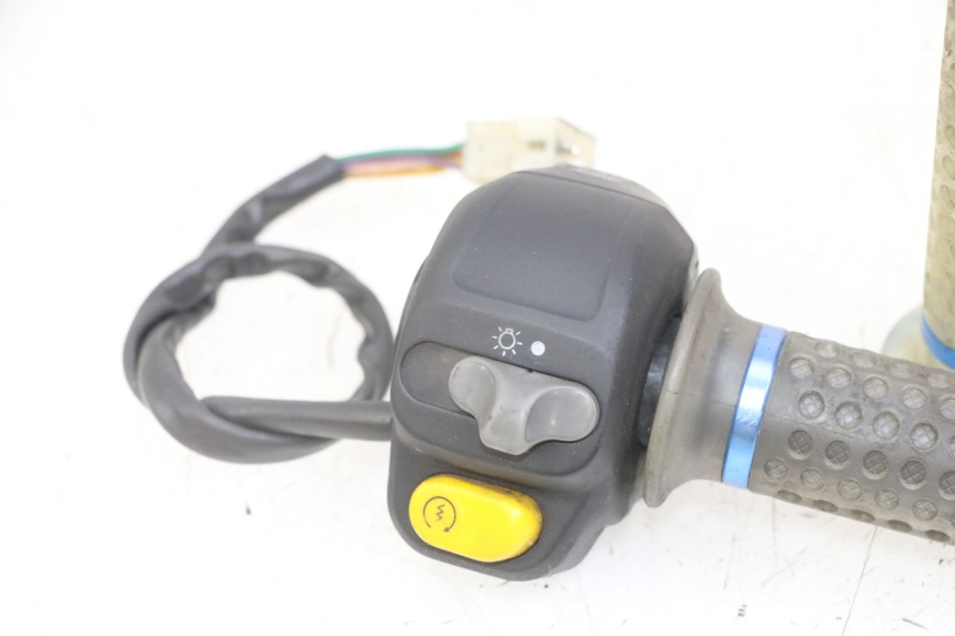 photo de Comando destro PEUGEOT SPEEDFIGHT 2 LC 50 (2000 - 2009)