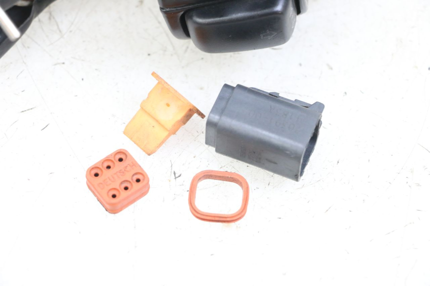 photo de COMMUTATORE DESTRO HARLEY DAVIDSON SPORTSTER XL CUSTOM 1200 (2003 - 2004)